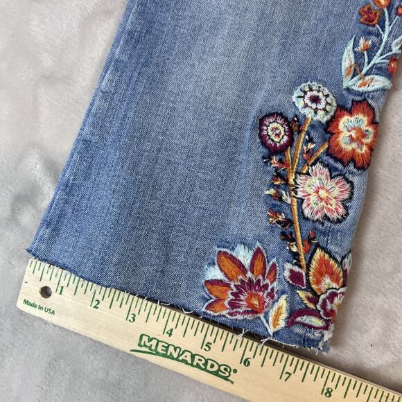Driftwood Jeans Womens 26 Blue Denim Farrah Capri Flare Floral Boho Stretch - Picture 4 of 11